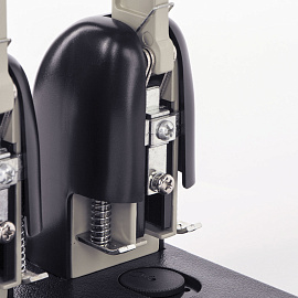 Дырокол металлический МОЩНЫЙ BRAUBERG "Heavy duty", до 150 л., черный, 226870 фото Дырокол металлический МОЩНЫЙ BRAUBERG "Heavy duty", до 150 л., черный, 226870