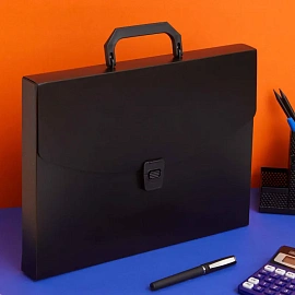 Папка-портфель пластиковая Attache A4 черная (31.7х24 см, 1 отделение) фото Папка-портфель пластиковая Attache A4 черная (31.7х24 см, 1 отделение)