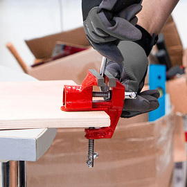 Тиски слесарные Sparta (185115)