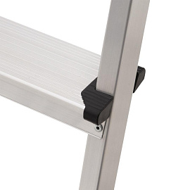 Стремянка алюминиевая 5 ступеней Новая Высота 1110105 фото Стремянка алюминиевая 5 ступеней Новая Высота 1110105