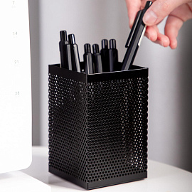 Подставка-стакан для канцелярских принадлежностей Deli черная 7.2x7.2x10.8 см