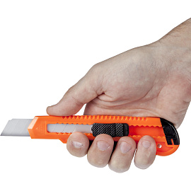 Нож канцелярский Attache с фиксатором (ширина лезвия 18 мм)