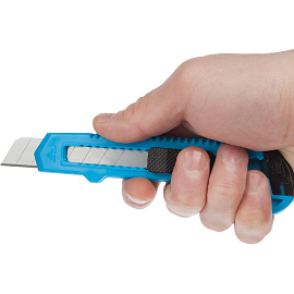 Нож канцелярский Attache с фиксатором (ширина лезвия 18 мм)