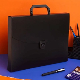 Папка-портфель пластиковая Attache Economy A4 черная (33х25 см, 1 отделение)