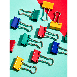 Зажимы для бумаг Комус 19 мм цветные (48 штук в упаковке)