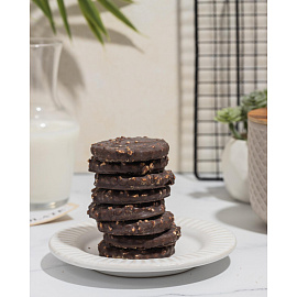 Печенье сдобное в глазури Деловой Стандарт Печенье и фундук в шоколаде 450 г