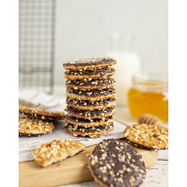 Печенье сдобное в глазури Деловой Стандарт Миндальное с шоколадом 335 г