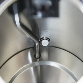 Чайник электрический Pioneer KE565M чёрный