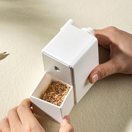 Точилка механическая для карандашей Deli 71160 белая