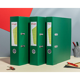 Папка-регистратор Комус Экономи 75 мм зелёная бумвинил/бумага с защитным уголком