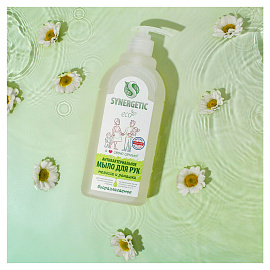 Мыло жидкое антибактериальное 500 мл SYNERGETIC "Мелисса и ромашка", 105061