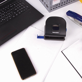 Дырокол металлический BRAUBERG "Extra", до 30 листов, черный, 229092 фото Дырокол металлический BRAUBERG "Extra", до 30 листов, черный, 229092