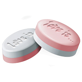 Освежающее драже Love is... со вкусом клубники, в пластиковой упаковке 45г