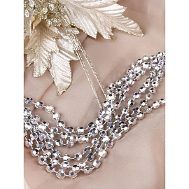 Бусы новогодние на елку Miland Торжество 1000 см пластиковые серебристые фото Бусы новогодние на елку Miland Торжество 1000 см пластиковые серебристые