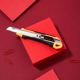 Нож универсальный Комус 9 мм пластиковый со вставками мет направл