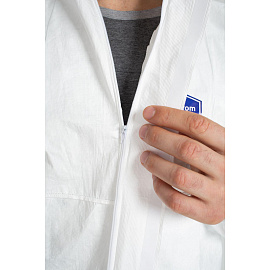 Комбинезон одноразовый с капюшоном VestProm 600 белый 43 г/кв.м (размер XXL)