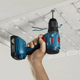 Дрель-шуруповёрт аккумуляторная Bosch GSR 185-LI бесщёточная 2 АКБ x Li-ion (18 В, 2 Ач) + ЗУ в кейсе (06019K3000)