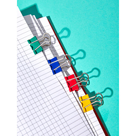 Зажимы для бумаг Комус 19 мм цветные (12 штук в упаковке)