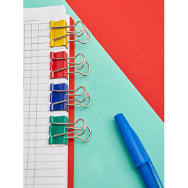 Зажимы для бумаг Комус 19 мм цветные (12 штук в упаковке)