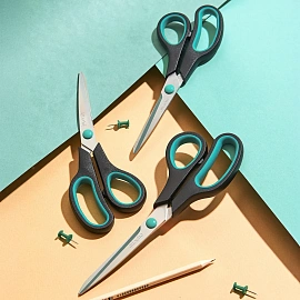 Ножницы 215 мм Attache с пластиковыми прорезиненными анатомическими ручками чёрного/зелёного цвета