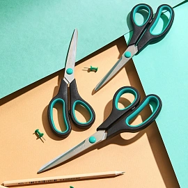 Ножницы 215 мм Attache с пластиковыми прорезиненными анатомическими ручками чёрного/зелёного цвета