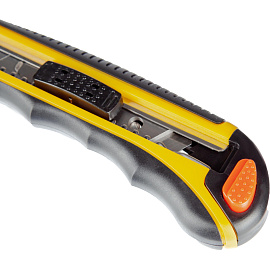 Нож универсальный Attache Selection с прорезиненными вставками (ширина лезвия 18 мм) в комплекте 6 запасных лезвий