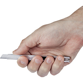 Нож канцелярский Attache с фиксатором металлический корпус(ширина лезвия 9 мм)