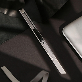 Нож канцелярский Attache с фиксатором металлический корпус(ширина лезвия 9 мм)