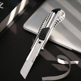 Нож универсальный Attache Selection с цинковым покрытием ширина лезвия 18 мм