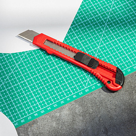 Нож канцелярский Attache с фиксатором (ширина лезвия 18 мм)