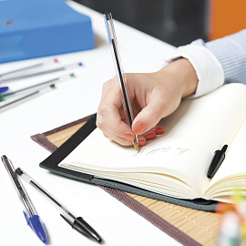 Ручка шариковая неавтоматическая Bic Cristal синяя (толщина линии 0.32 мм, корпус прозрачный)