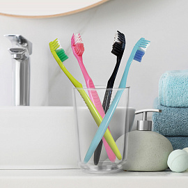 Зубная щетка Colgate Массажер средней жесткости (промоупаковка 1+1)