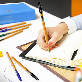 Набор шариковых ручек одноразовых Bic Orange 4 цвета (толщина линии 0.3 мм)