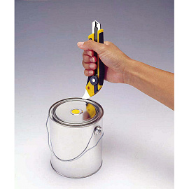 Нож универсальный Olfa с роликовым фиксатором и прорезиненными вставками (ширина лезвия 18 мм)