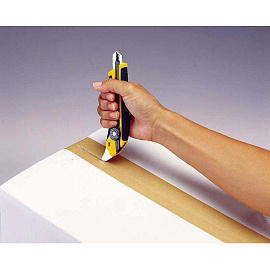 Нож универсальный Olfa с роликовым фиксатором и прорезиненными вставками (ширина лезвия 18 мм)