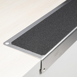 Профиль противоскользящий Мельхозе 120 мм х 1 м черный (артикул производителя AKM1SF2)