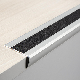 Профиль противоскользящий Мельхозе 50 мм х 1 м черный (ATM1SF2)