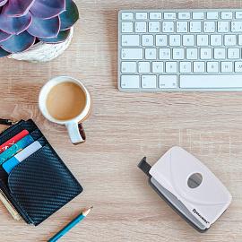 Дырокол BRAUBERG "Original", до 10 листов, белый, 227786 фото Дырокол BRAUBERG "Original", до 10 листов, белый, 227786