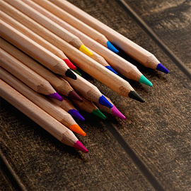 Карандаши цветные Гамма "Мультики", 18цв., супермягкие, увелич. диаметр грифеля 4,0мм, заточен., картон. упак., европодвес