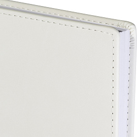 Ежедневник недатированный Attache Velvet искусственная кожа Soft Touch A5+ 136 листов белый