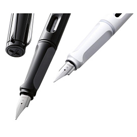 Ручка перьевая Lamy Safari цвет чернил синий, цвет корпуса черный (артикул производителя 4000241) фото Ручка перьевая Lamy Safari цвет чернил синий, цвет корпуса черный (артикул производителя 4000241)