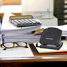 Дырокол BRAUBERG "SUPER", до 30 листов, черный, 272744 фото Дырокол BRAUBERG "SUPER", до 30 листов, черный, 272744