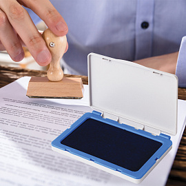 Штемпельная подушка BRAUBERG, 120х90 мм (рабочая поверхность 105х65 мм), синяя краска, 236866 фото Штемпельная подушка BRAUBERG, 120х90 мм (рабочая поверхность 105х65 мм), синяя краска, 236866