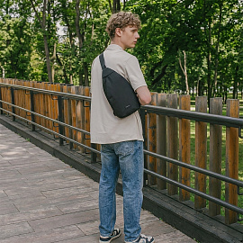 Рюкзак однолямочный HEIKKI SMOOTH (ХЕЙКИ), 2 отделения, черный, 35x20x8 см, 273918