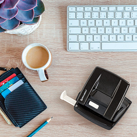 Дырокол металлический BRAUBERG "ULTRA", до 20 листов, черный, 228758 фото Дырокол металлический BRAUBERG "ULTRA", до 20 листов, черный, 228758